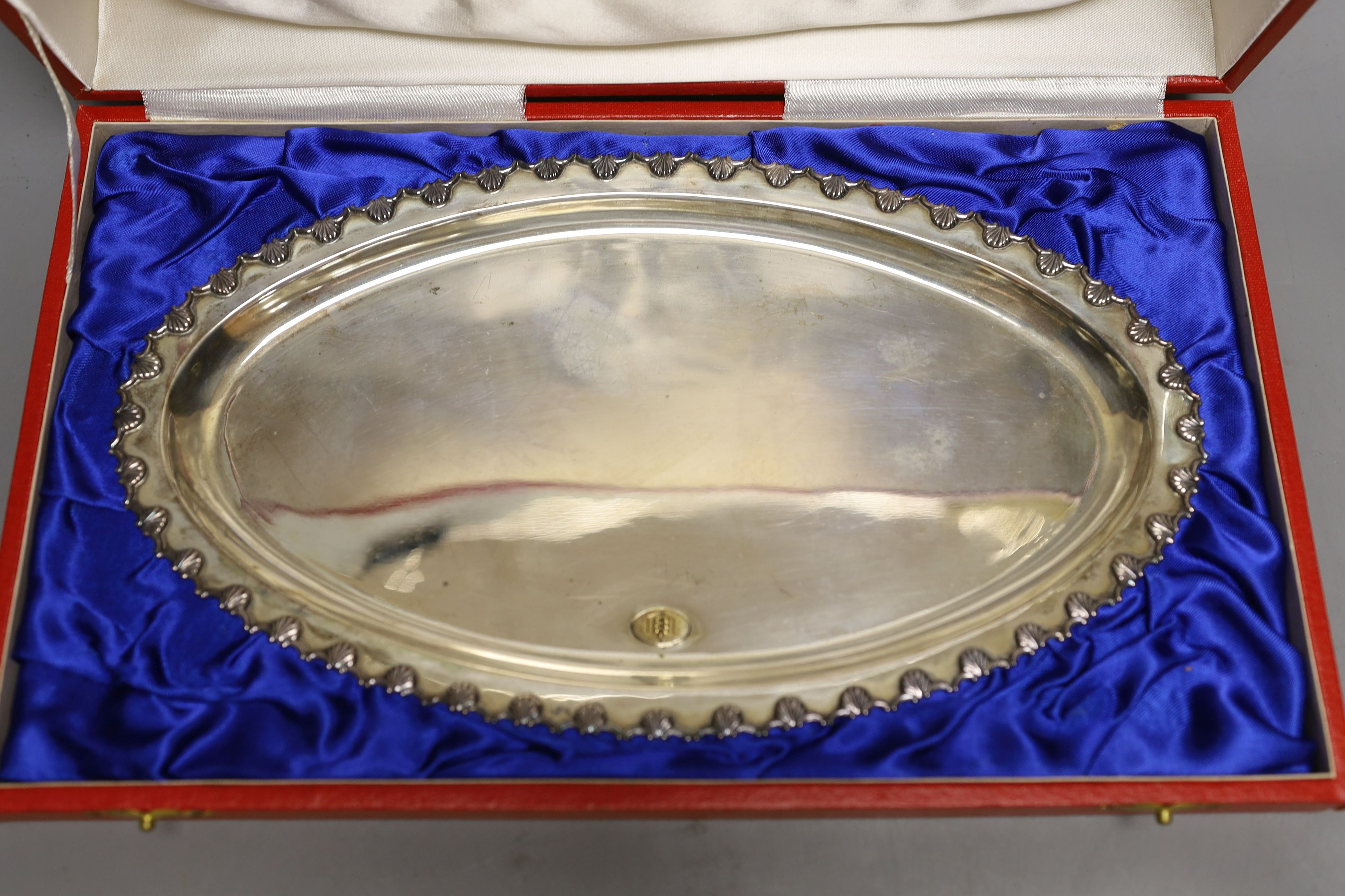 A cased Middle Eastern white metal oval serving dish and pair of matching finger bowls, dish, 27.7cm, 17oz.